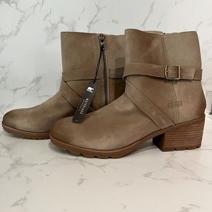 Sorel waterproof leather short boots with accent buckle